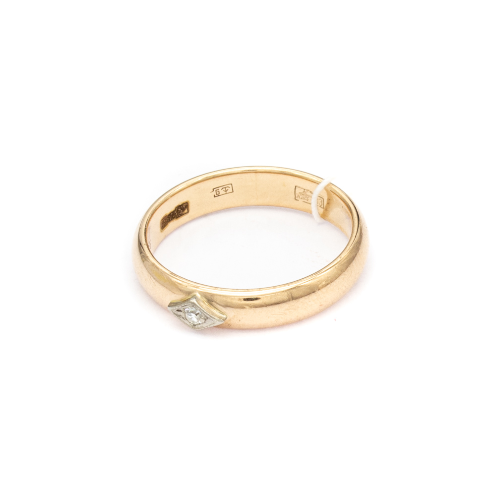 Кольцо с бриллиантом