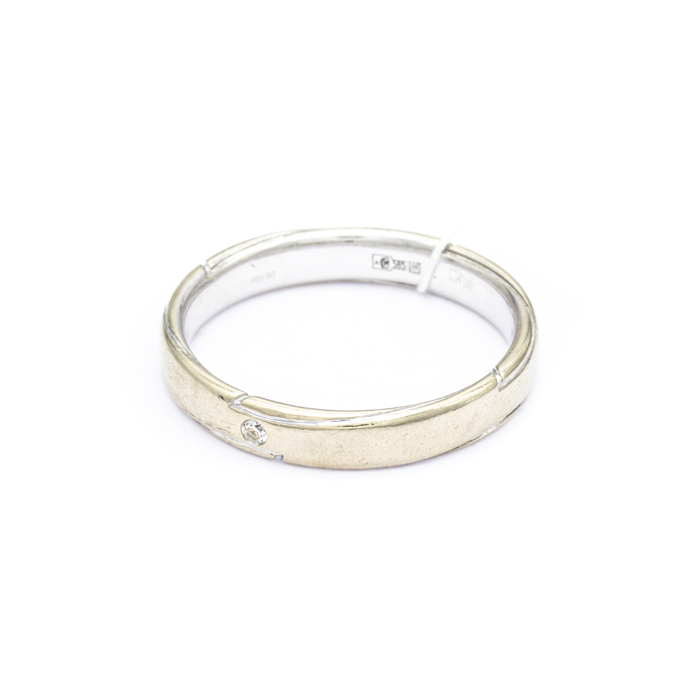 Кольцо с бриллиантом