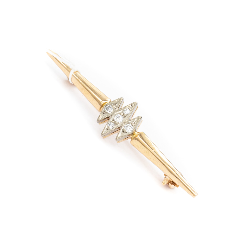 Брошь с камнем