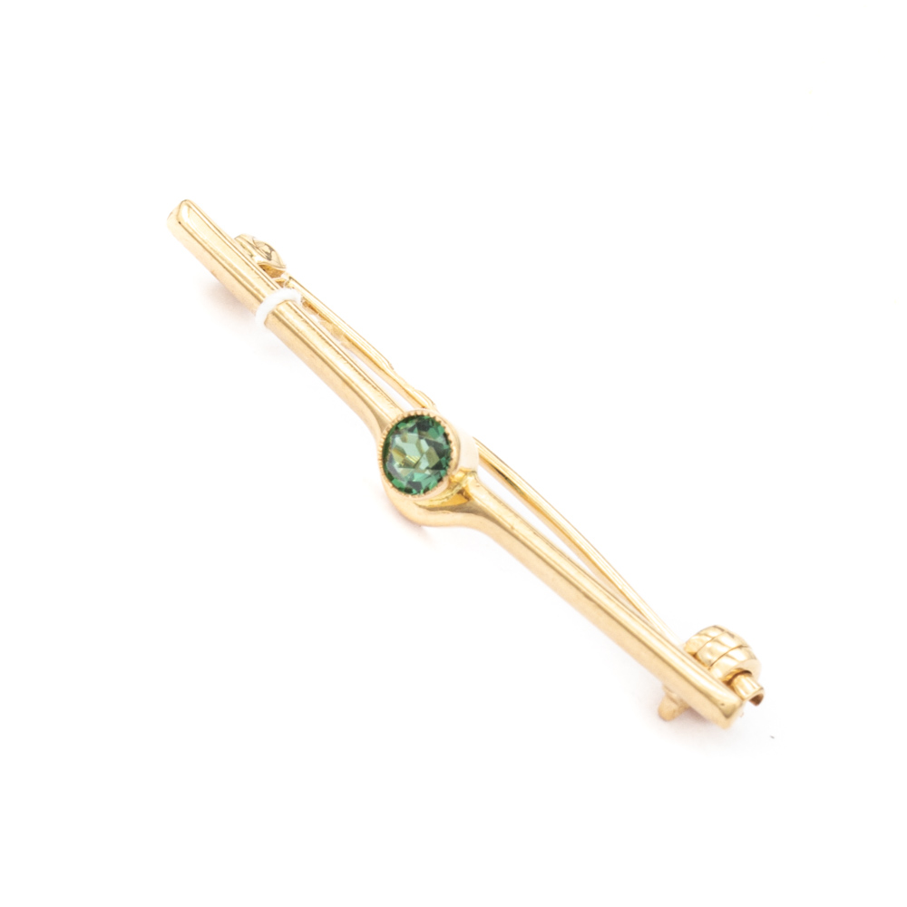 Брошь с камнем