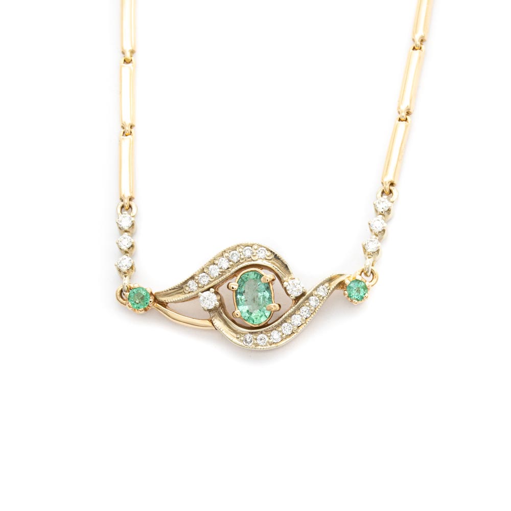 Колье с бриллиантом